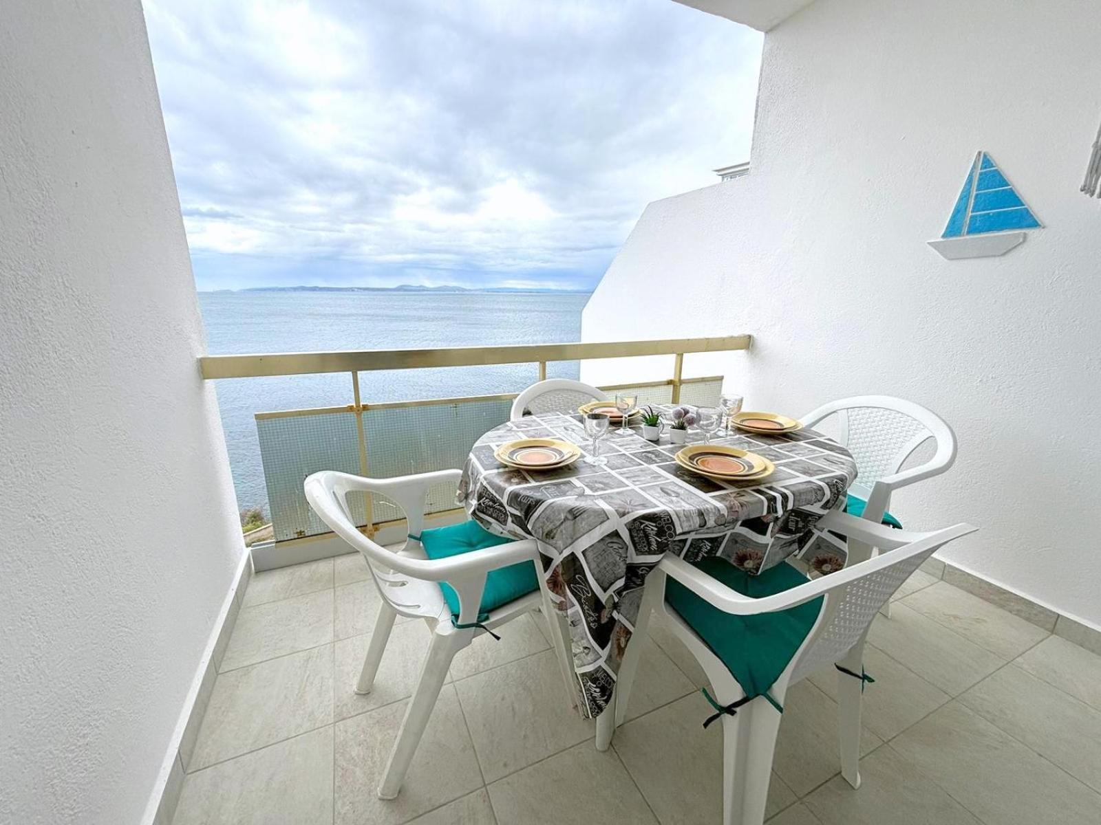Meda Chica 3E Apartment Roses Bagian luar foto