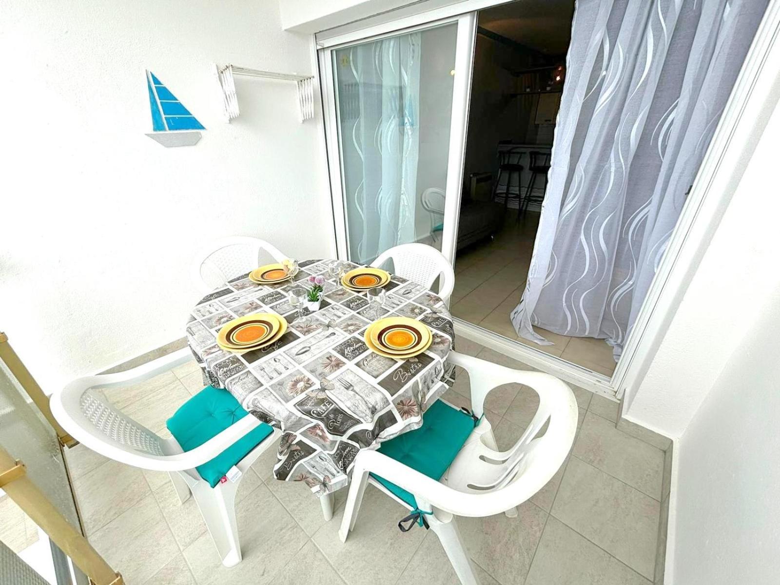 Meda Chica 3E Apartment Roses Bagian luar foto